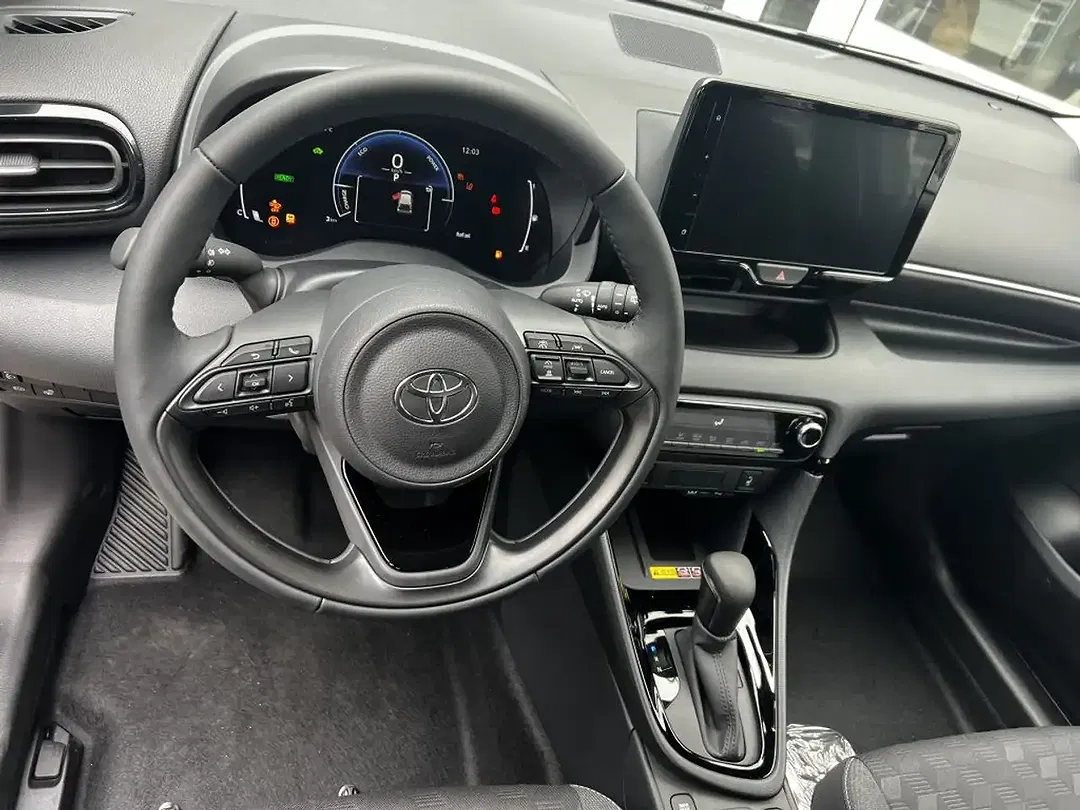 Toyota Yaris - Thumbnail 4