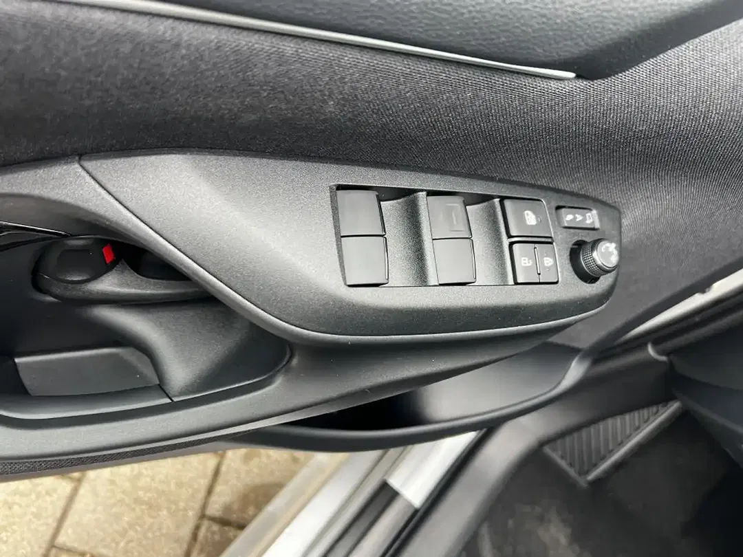 Toyota Yaris - Thumbnail 6
