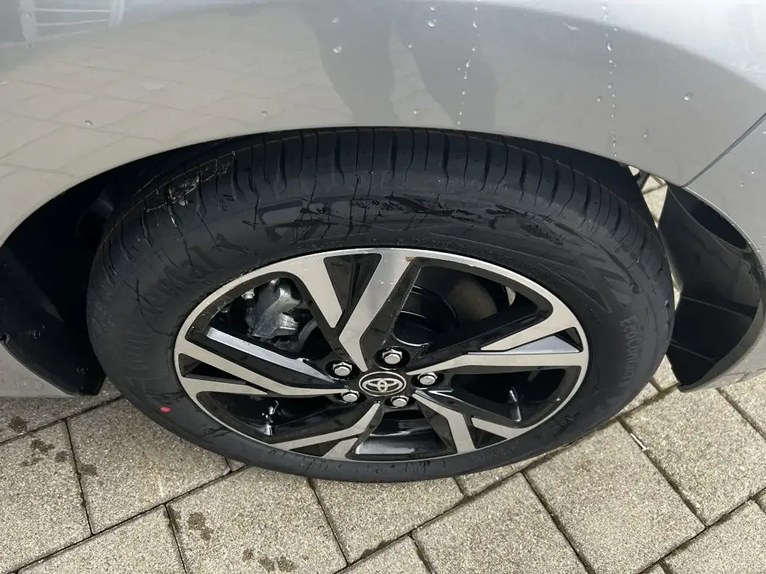 Toyota Yaris - Thumbnail 8