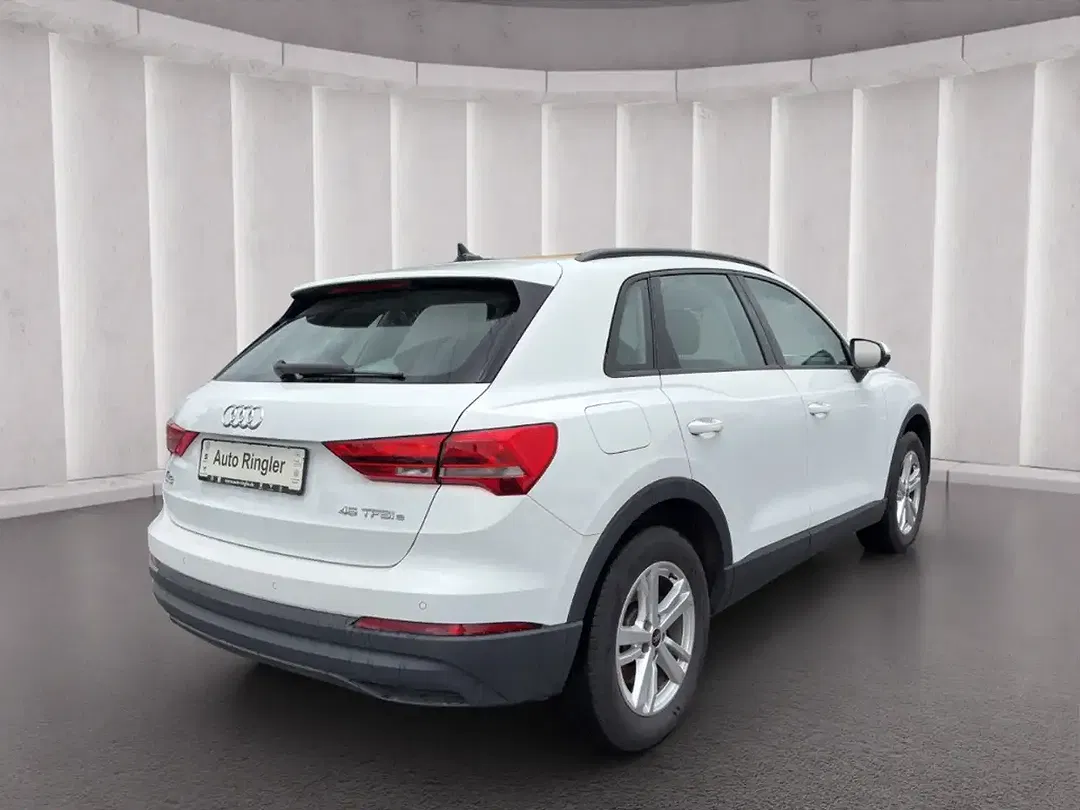 Audi Q3 - Thumbnail 3