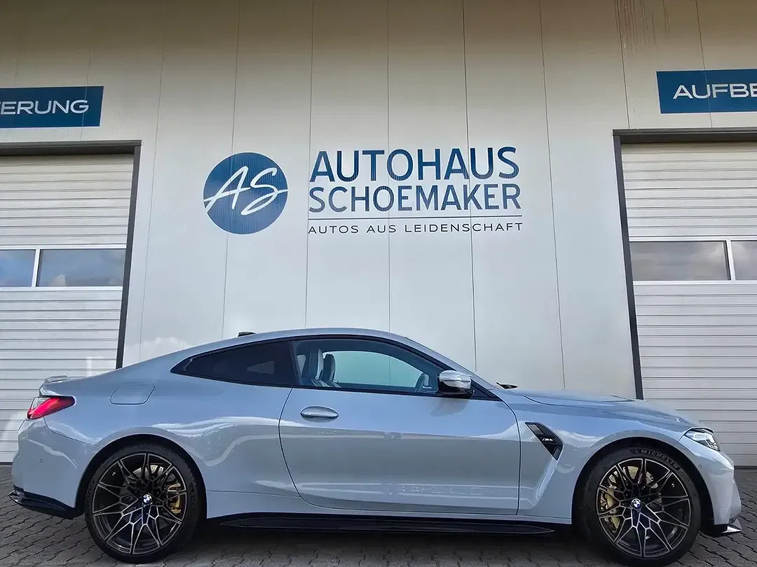 BMW M4 - Thumbnail 3
