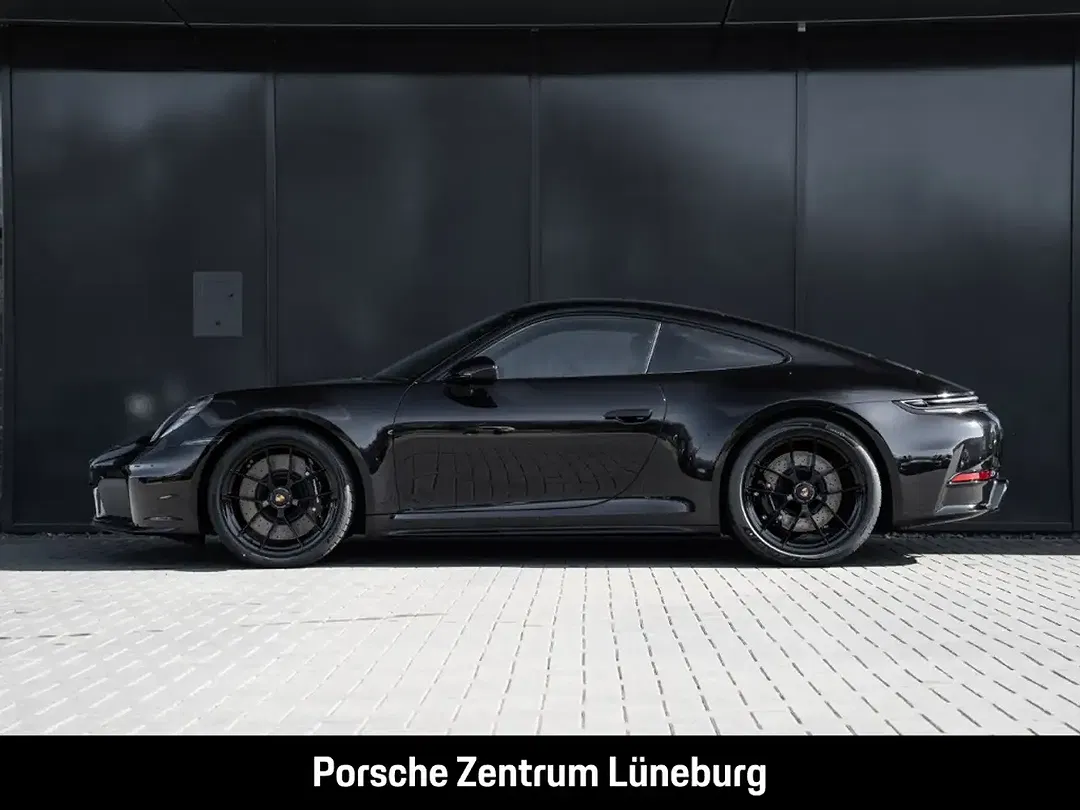Porsche 992 - Thumbnail 2