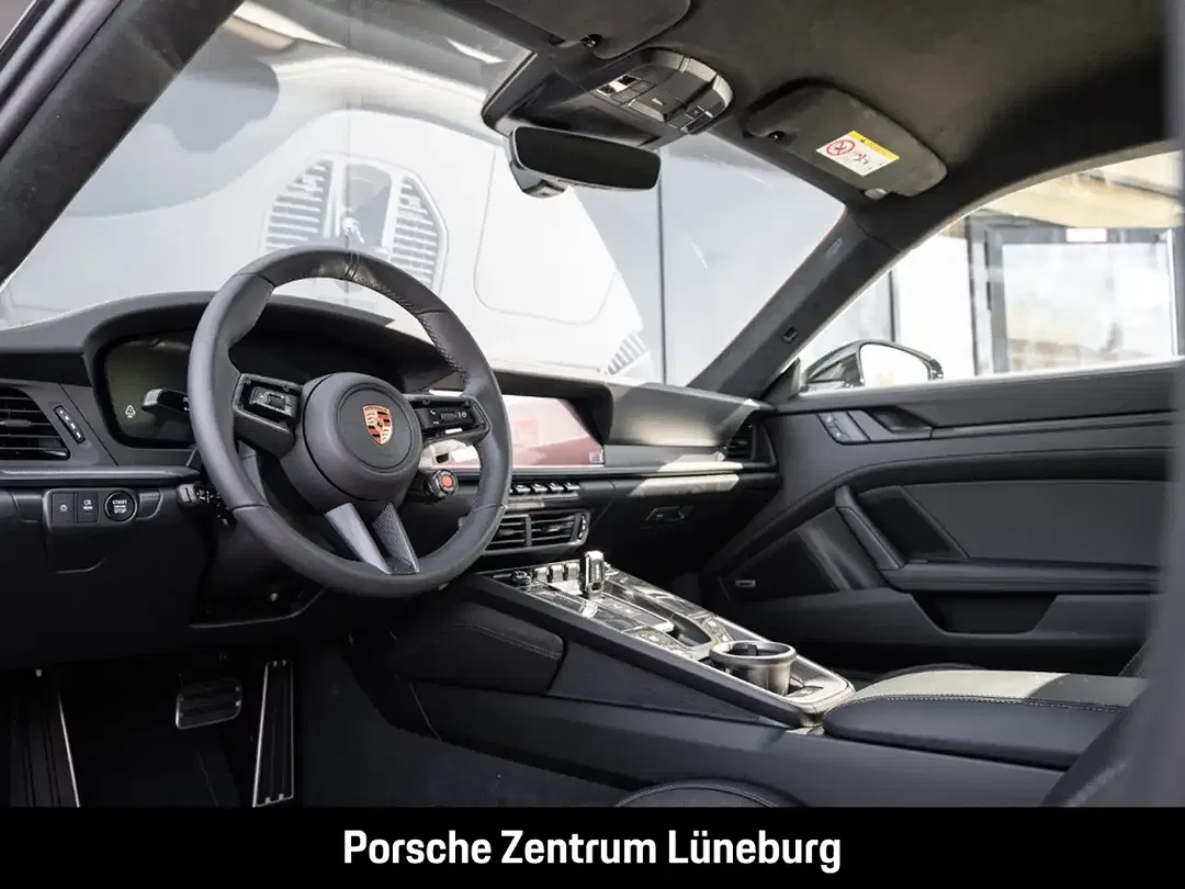 Porsche 992 - Thumbnail 4