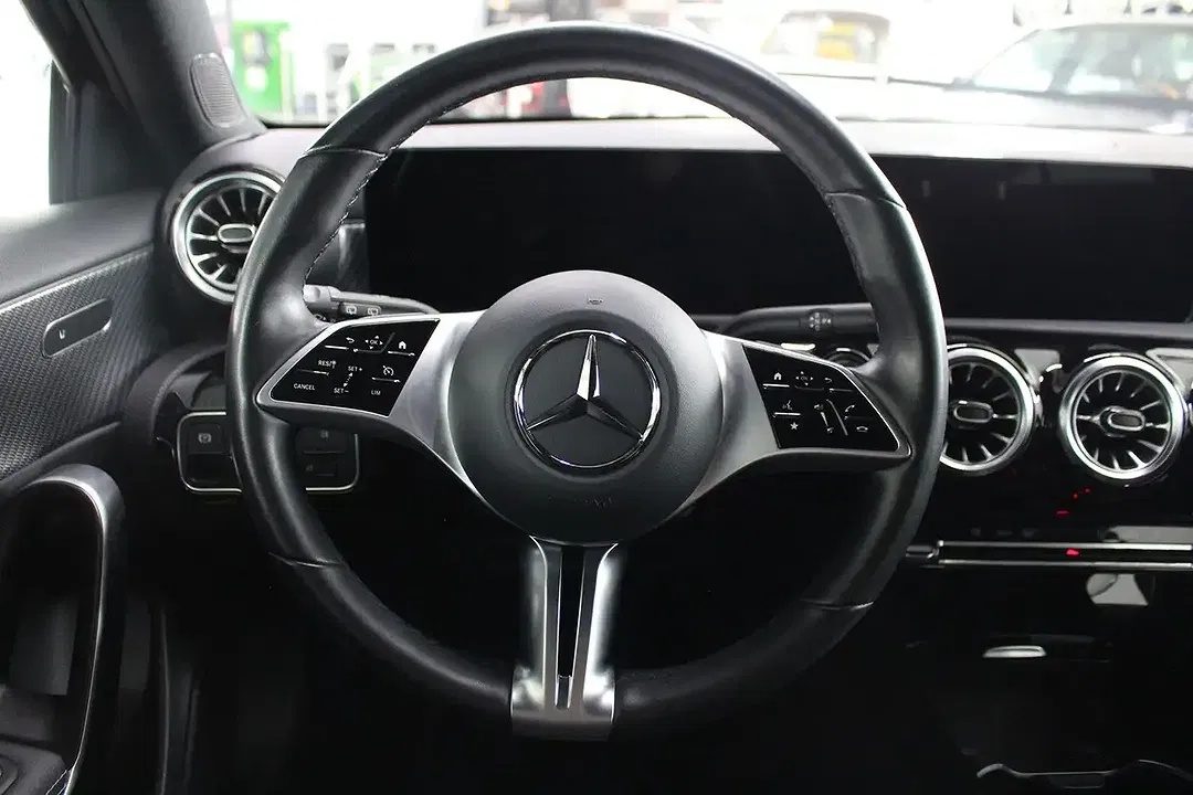 Mercedes-Benz A 200 - Thumbnail 9