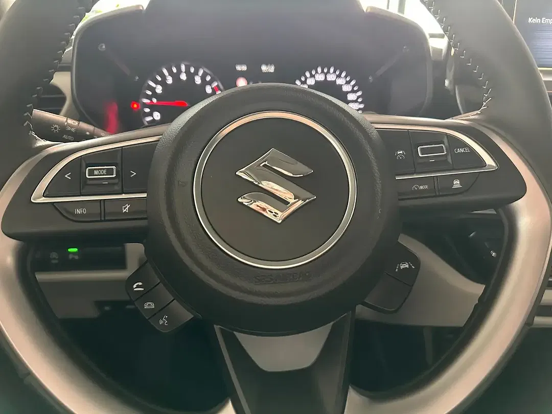 Suzuki Swift - Thumbnail 11