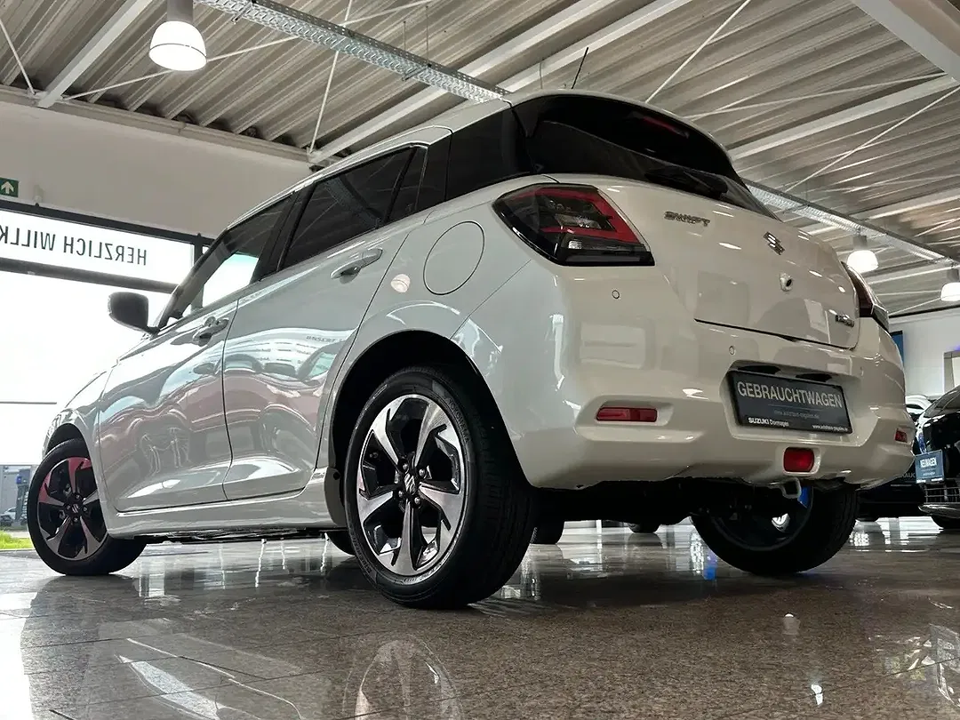 Suzuki Swift - Thumbnail 2