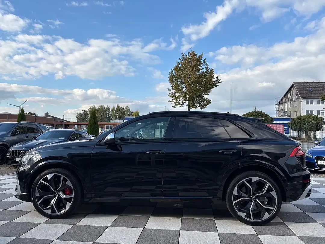 Audi RS Q8 - Thumbnail 4