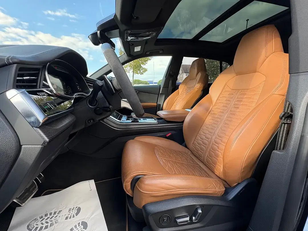 Audi RS Q8 - Thumbnail 9
