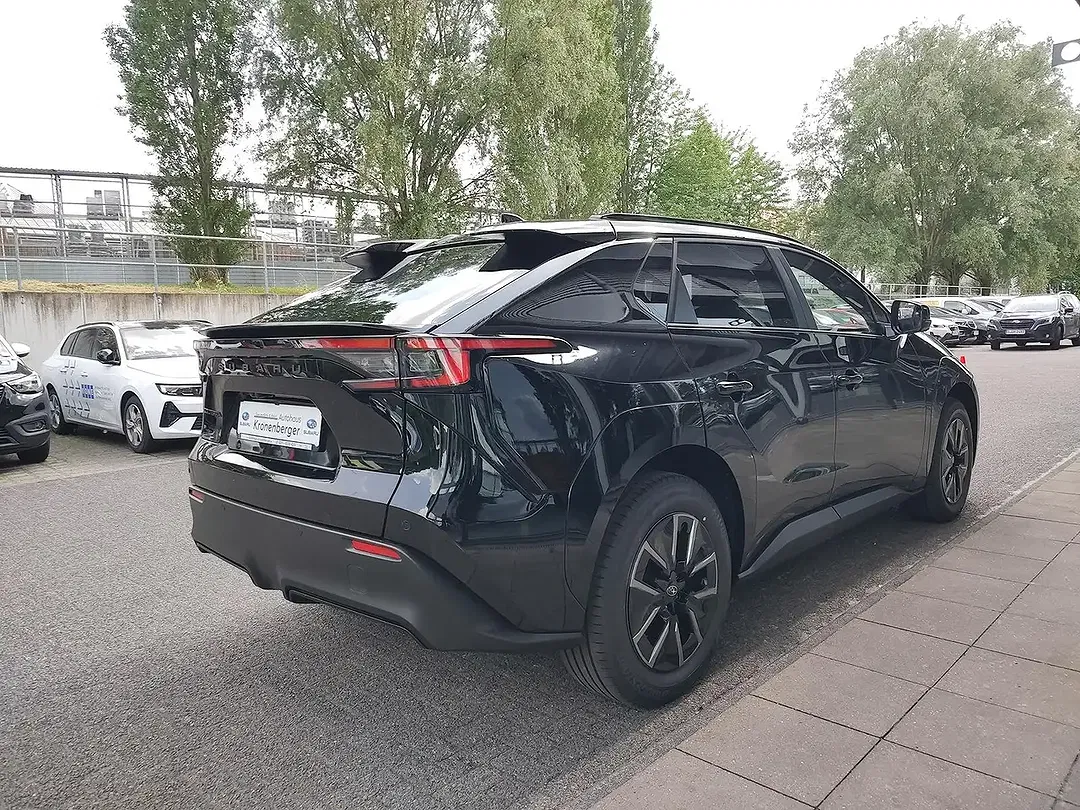 Subaru Solterra - Thumbnail 4
