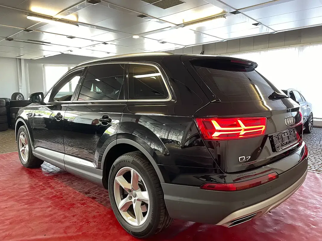 Audi Q7 - Thumbnail 5