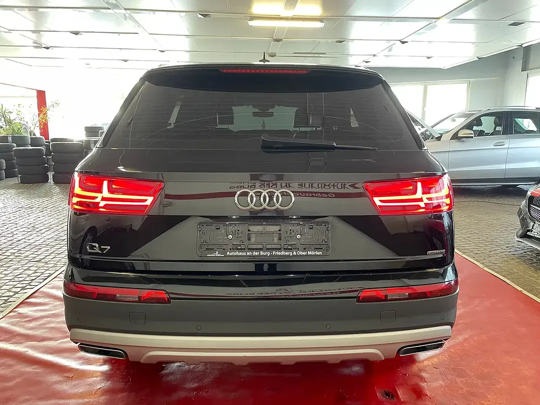Audi Q7 - Thumbnail 6