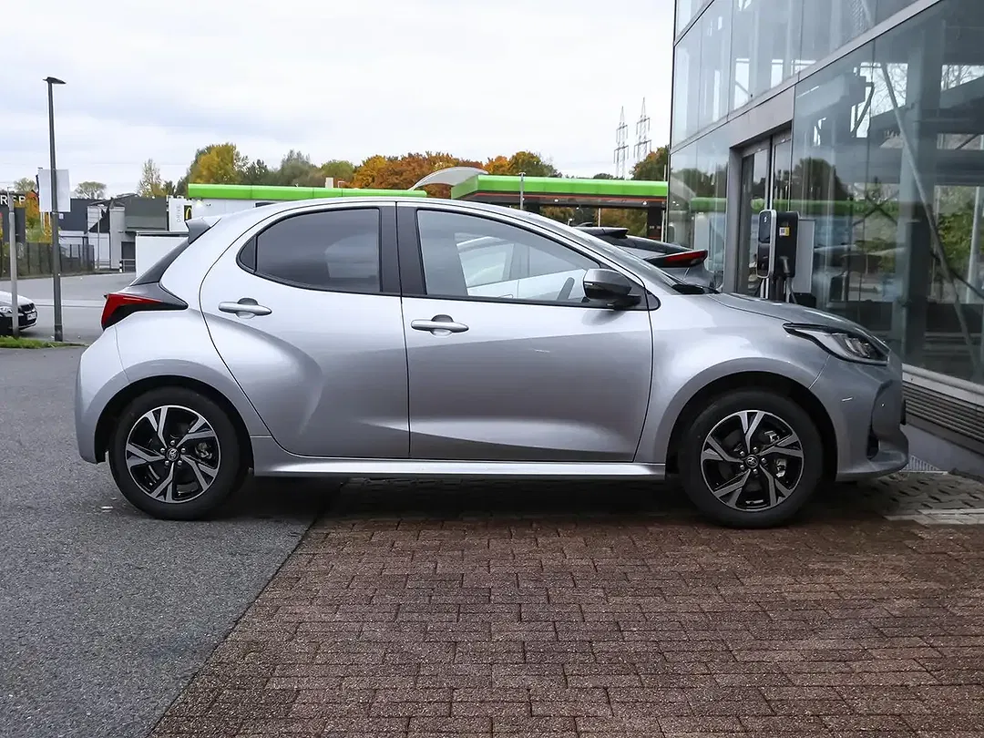Toyota Yaris - Thumbnail 3