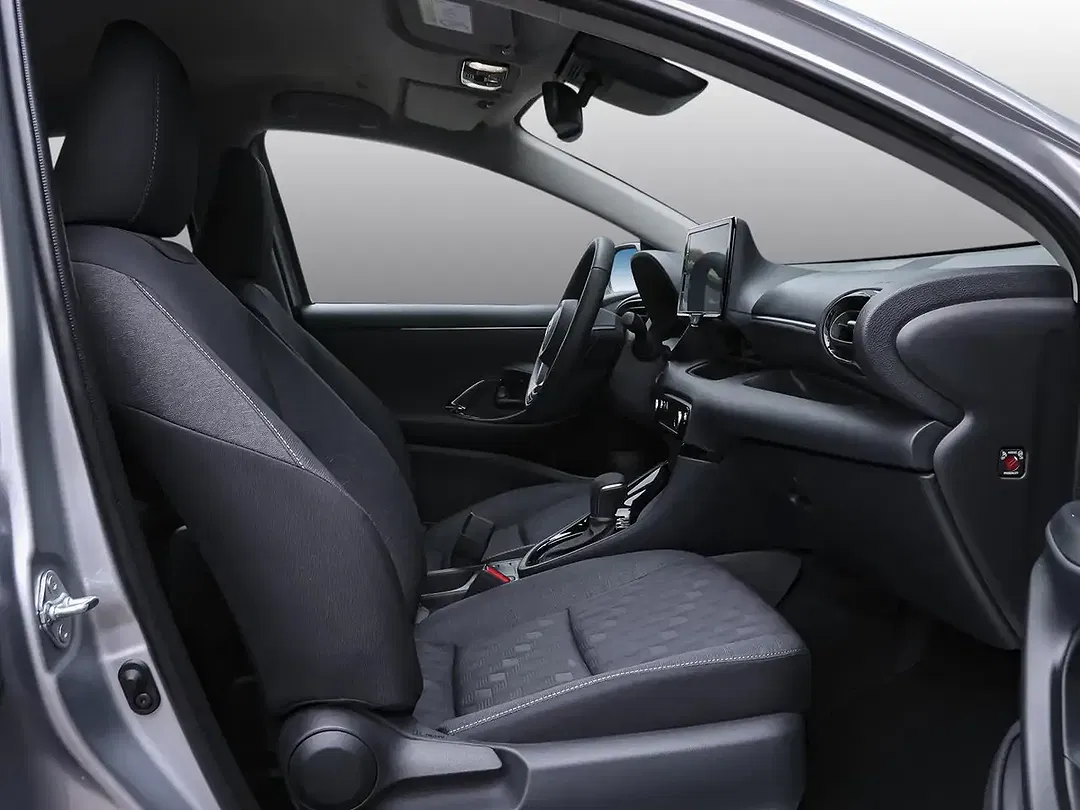 Toyota Yaris - Thumbnail 6