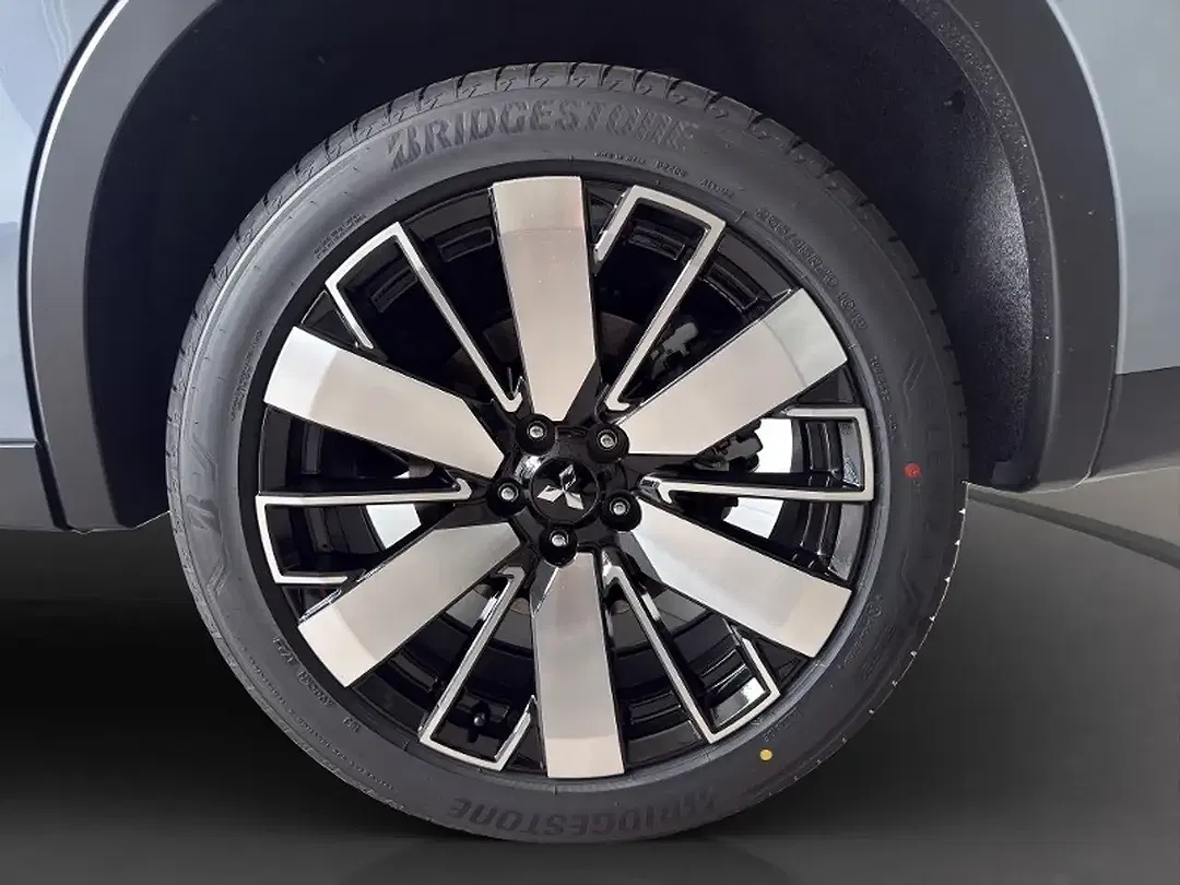 Mitsubishi Outlander - Thumbnail 15