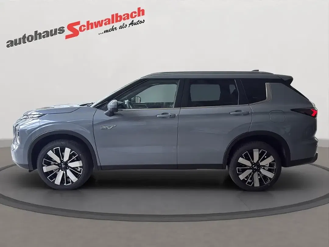 Mitsubishi Outlander - Thumbnail 3