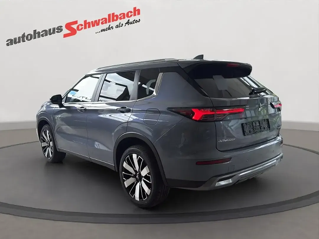 Mitsubishi Outlander - Thumbnail 4
