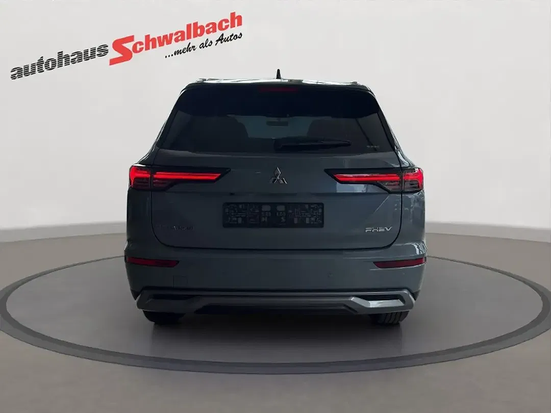 Mitsubishi Outlander - Thumbnail 5