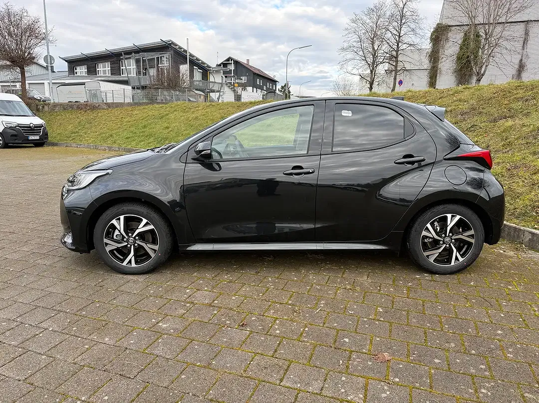 Toyota Yaris - Thumbnail 13