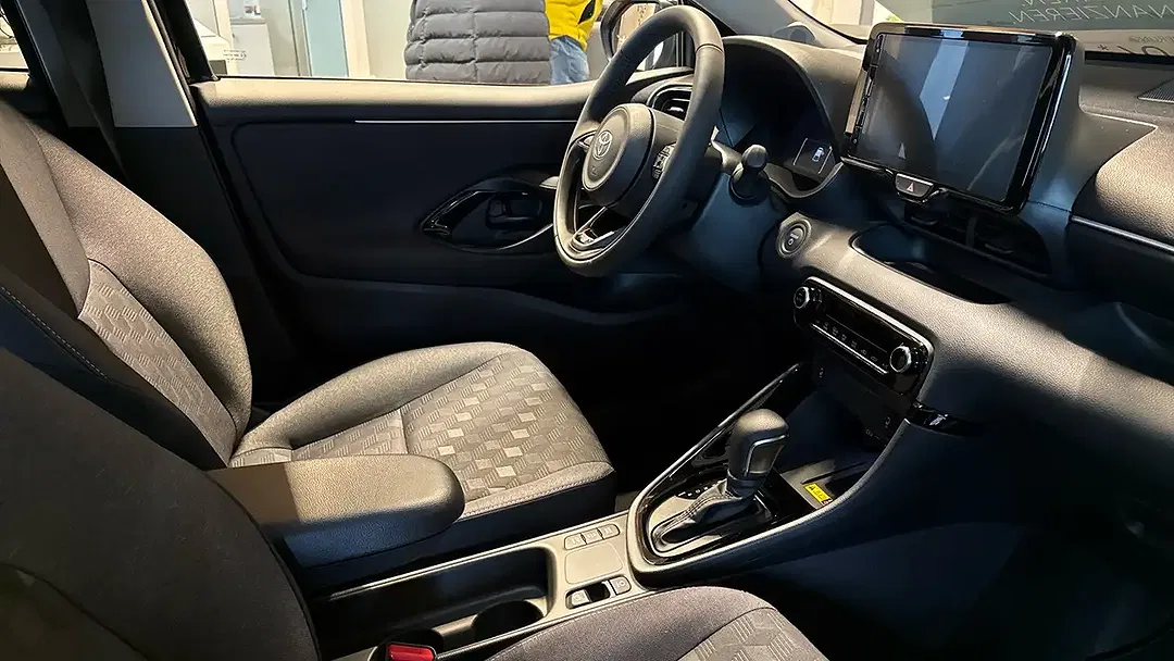 Toyota Yaris - Thumbnail 6