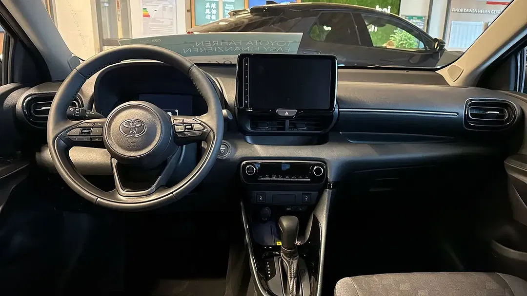 Toyota Yaris - Thumbnail 8