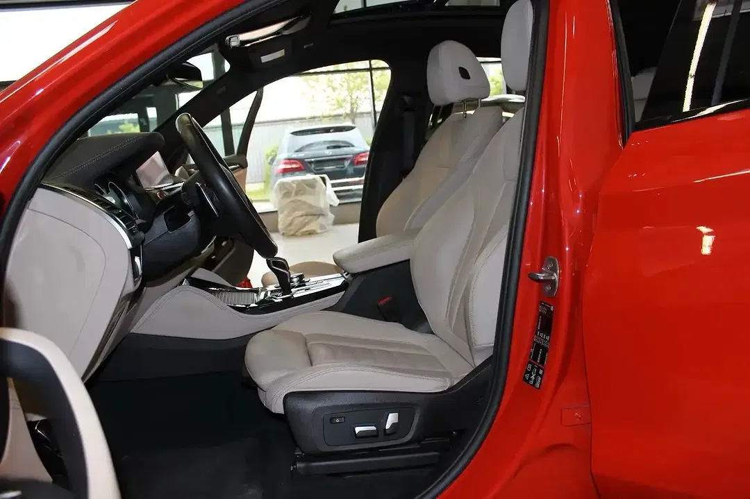 BMW X4 M - Thumbnail 9