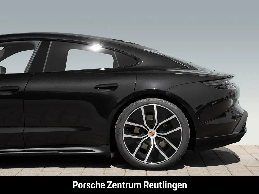 Porsche Taycan - Thumbnail 12