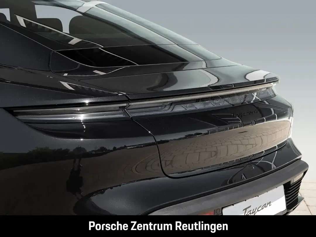 Porsche Taycan - Thumbnail 15