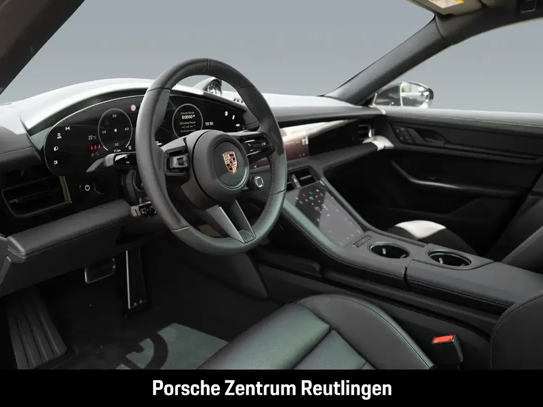 Porsche Taycan - Thumbnail 5