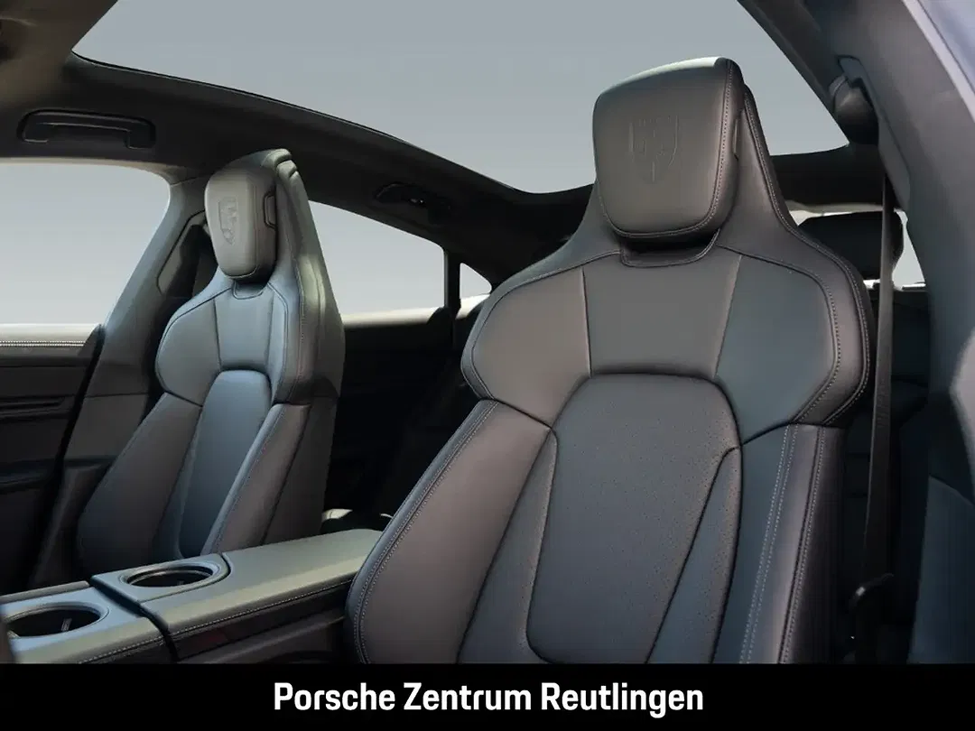 Porsche Taycan - Thumbnail 6