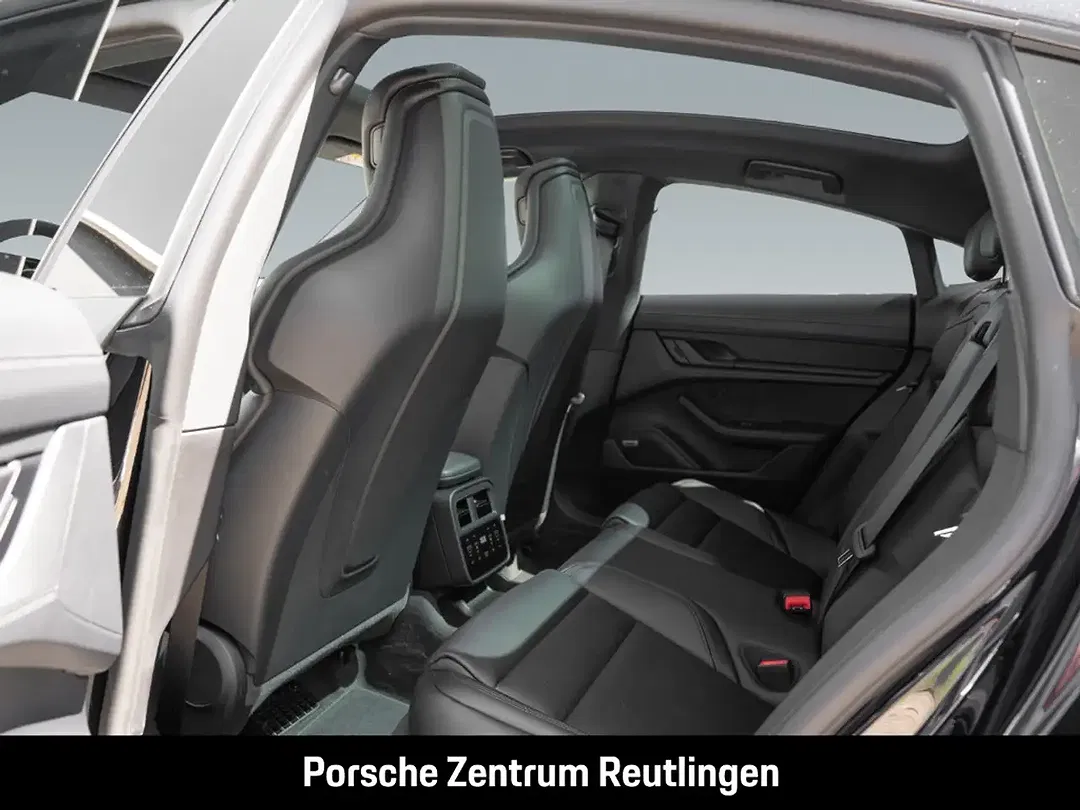 Porsche Taycan - Thumbnail 7