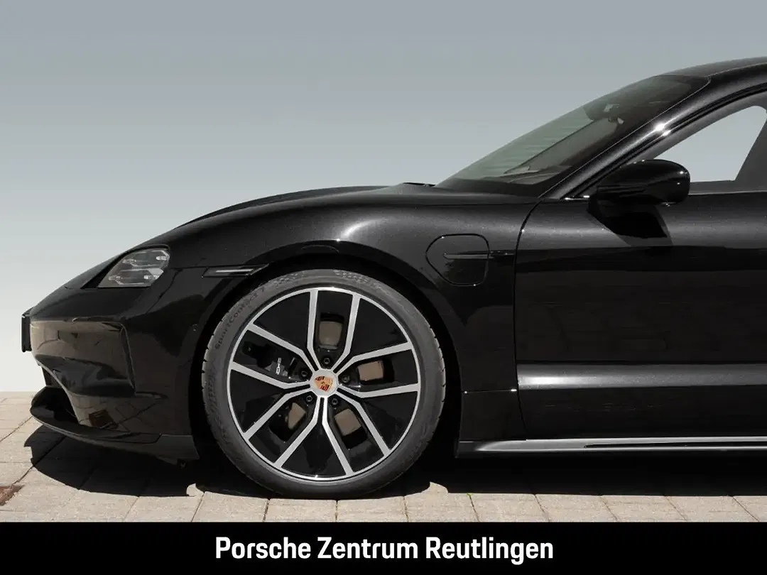 Porsche Taycan - Thumbnail 9