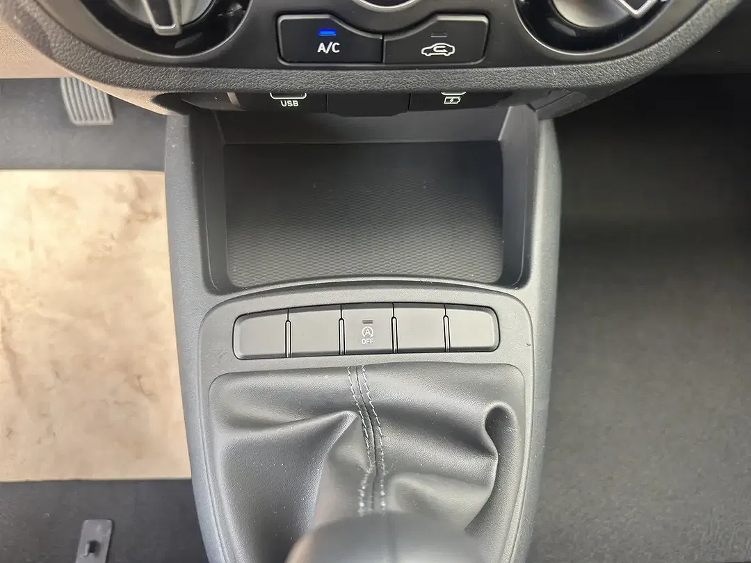 Hyundai i10 - Thumbnail 25