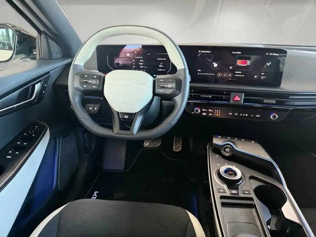 Kia EV6 - Thumbnail 9