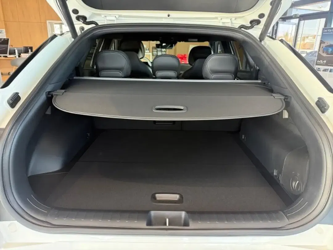 Kia EV6 - Thumbnail 11