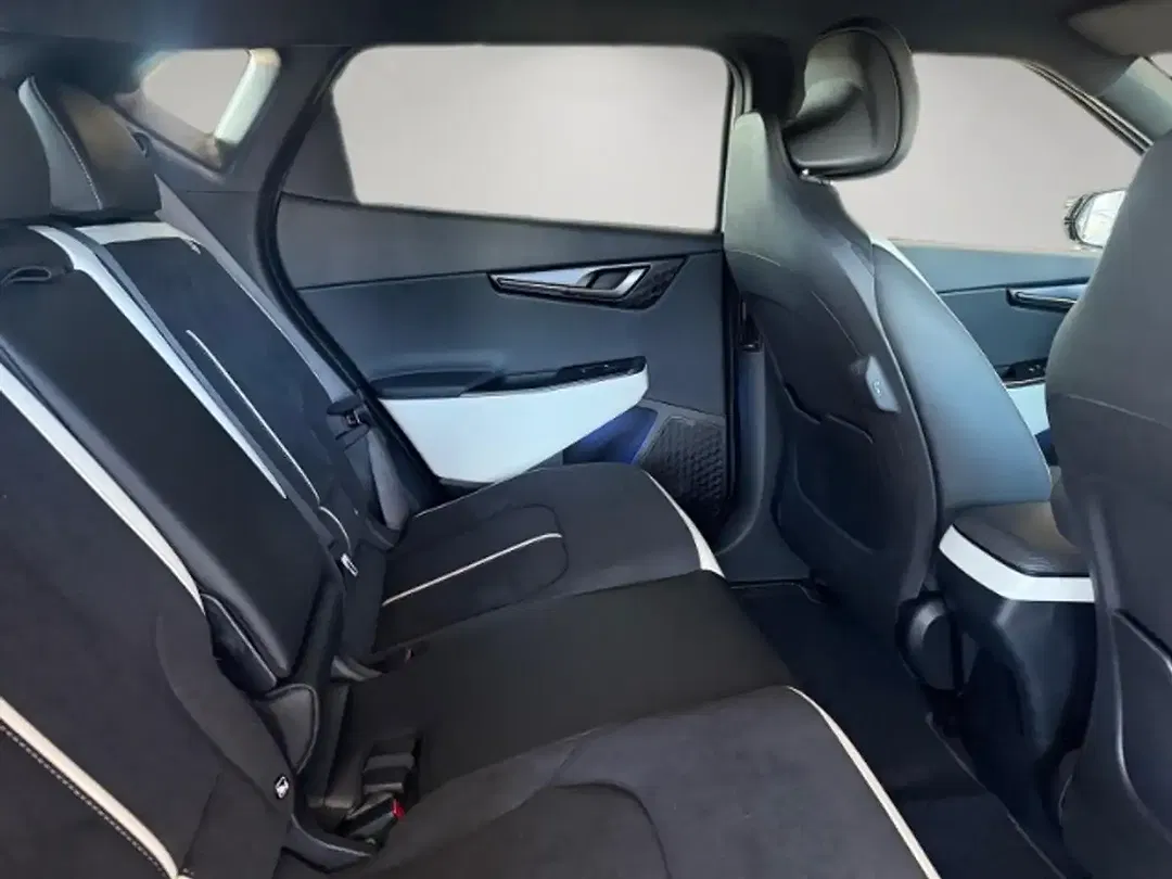 Kia EV6 - Thumbnail 12