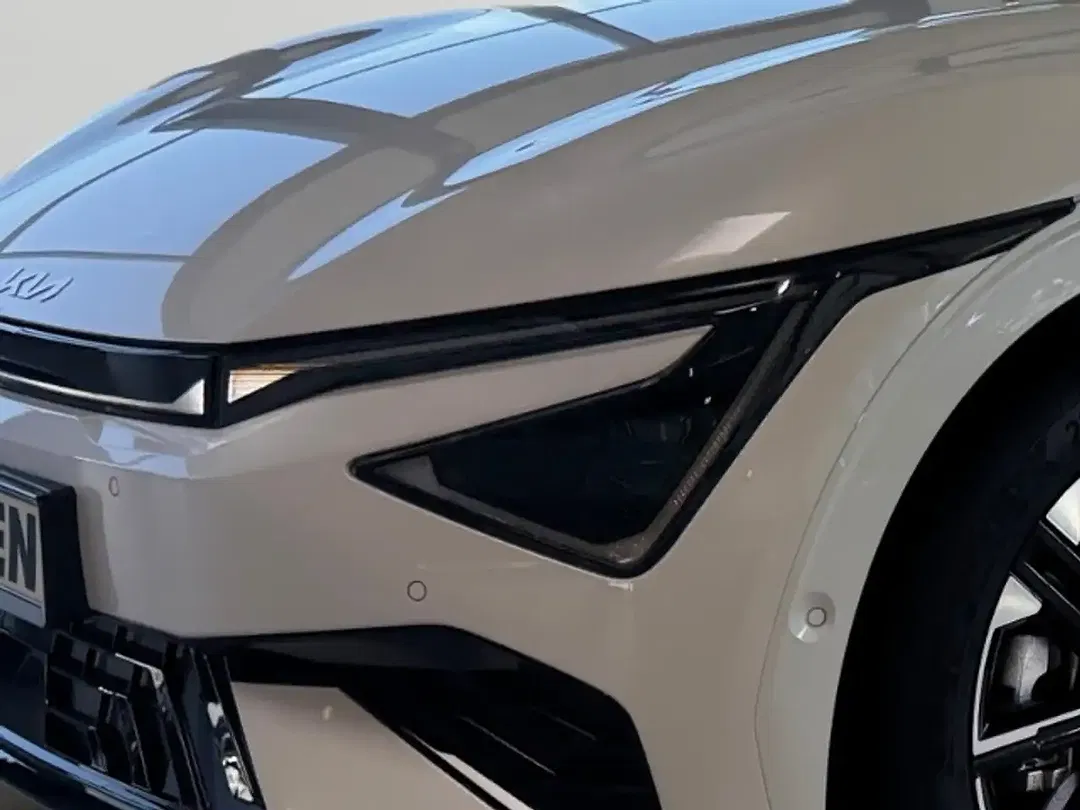 Kia EV6 - Thumbnail 4
