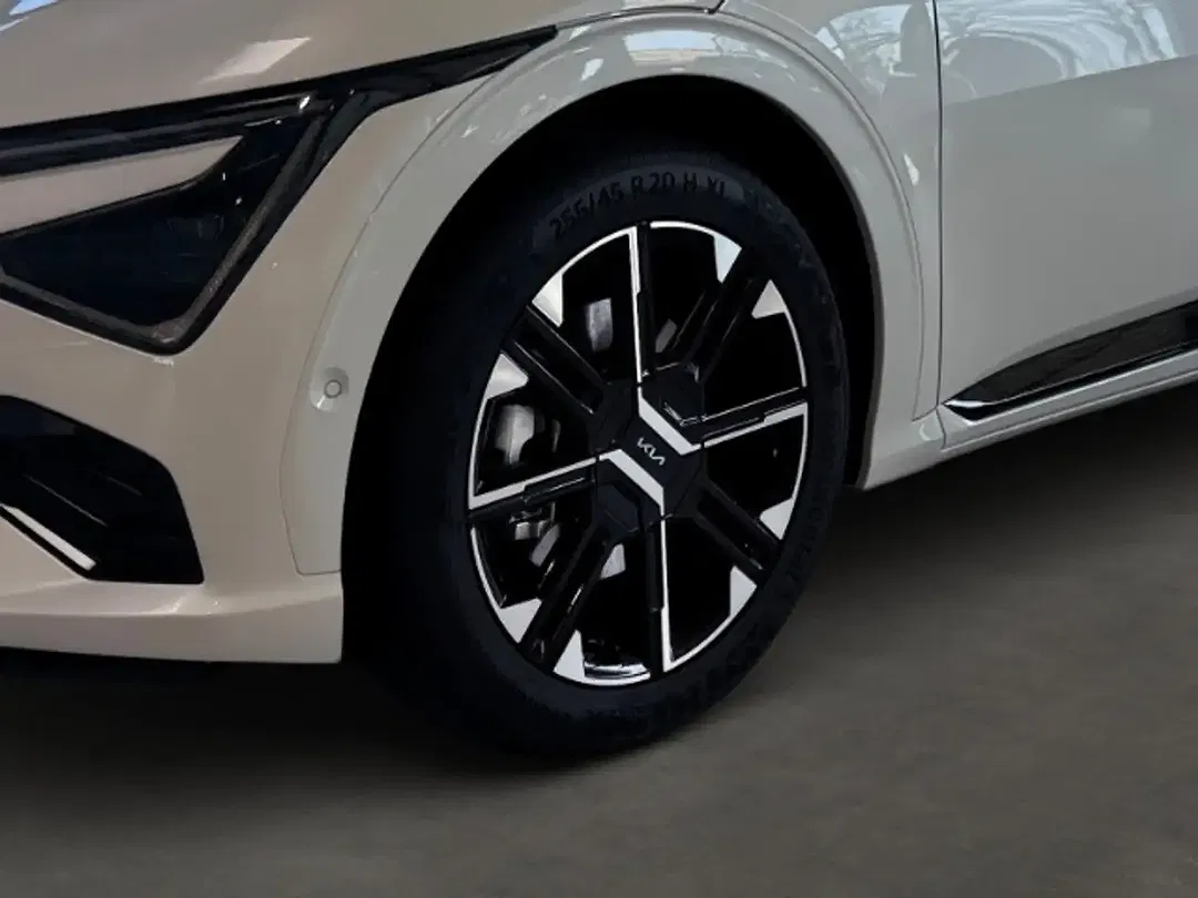 Kia EV6 - Thumbnail 5