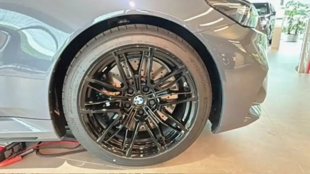 BMW M5 - Thumbnail 5