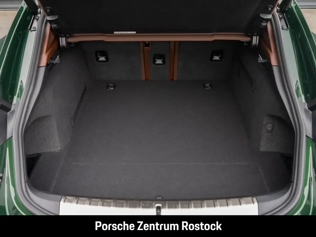 Porsche Taycan - Thumbnail 6
