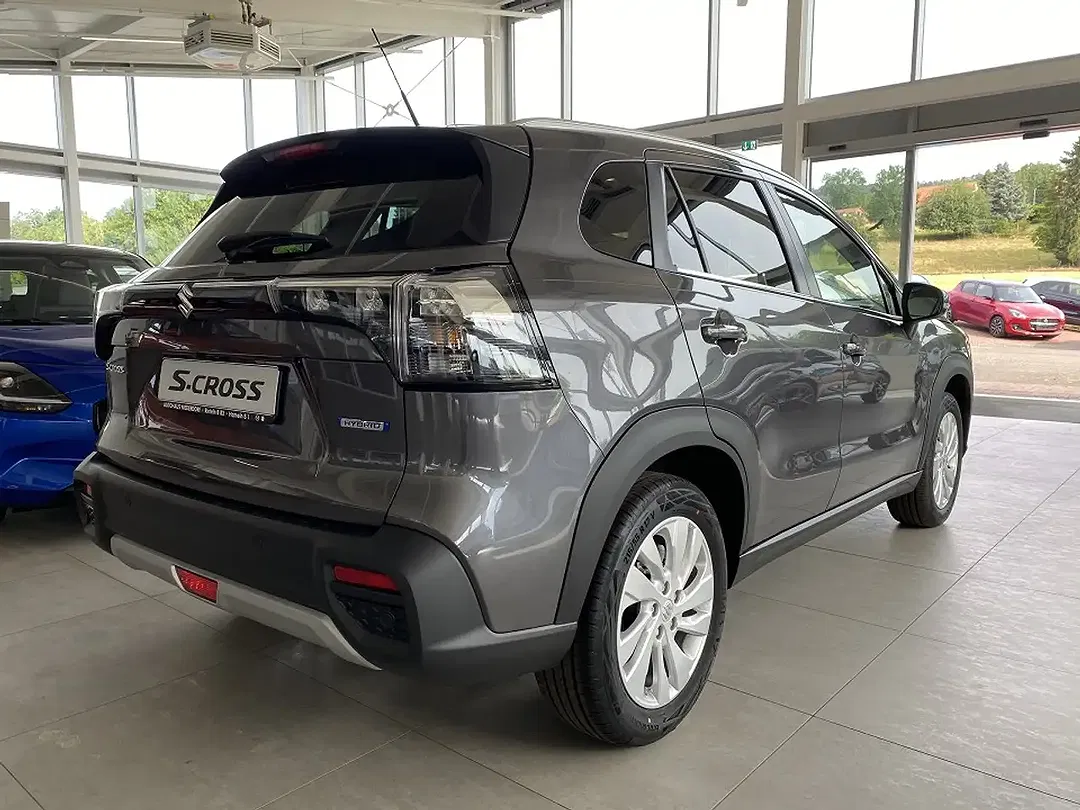Suzuki S-Cross - Thumbnail 2