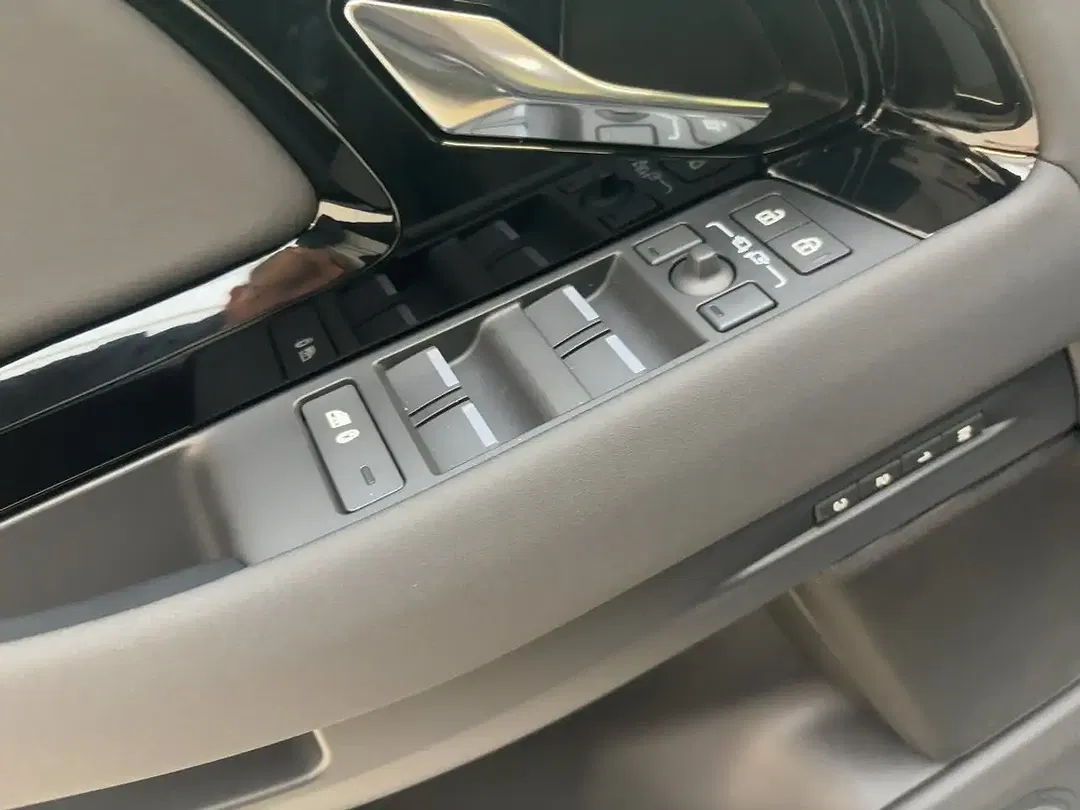 Land Rover Range Rover Evoque - Thumbnail 14