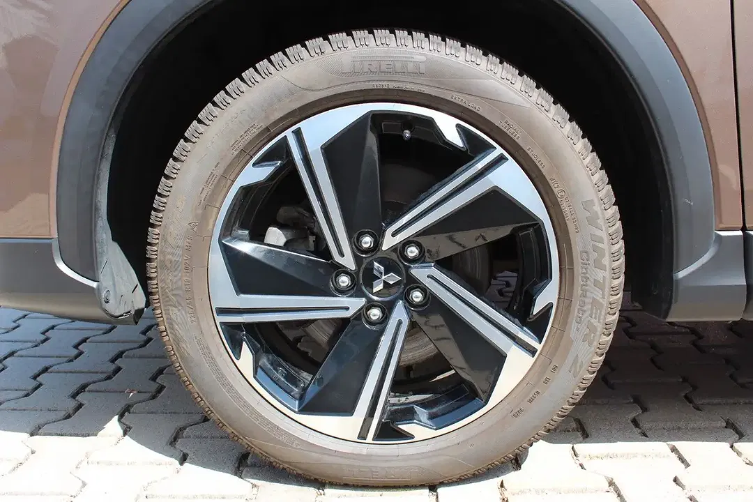 Mitsubishi Eclipse Cross - Thumbnail 10