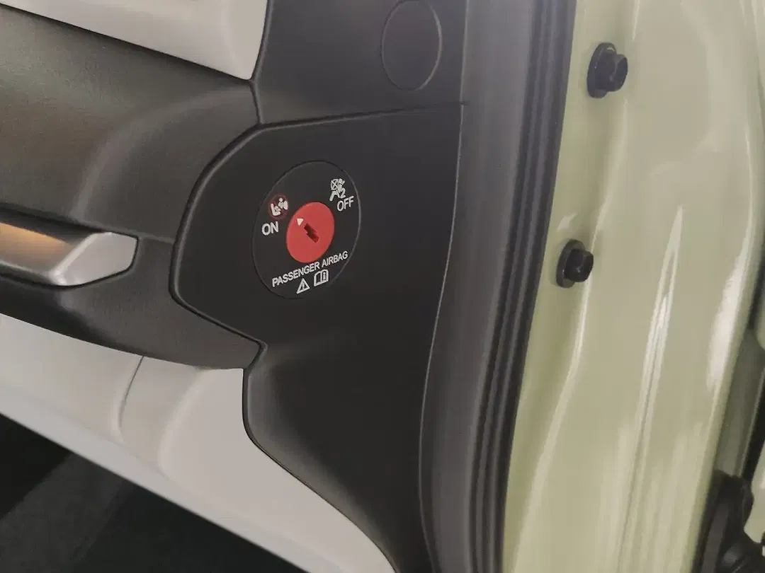 Suzuki Swift - Thumbnail 23