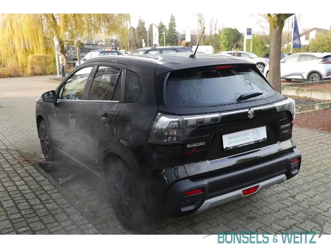 Suzuki SX4 S-Cross - Thumbnail 3