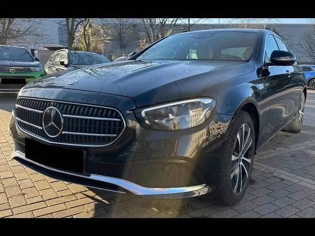 Mercedes-Benz E 300 - Thumbnail 2