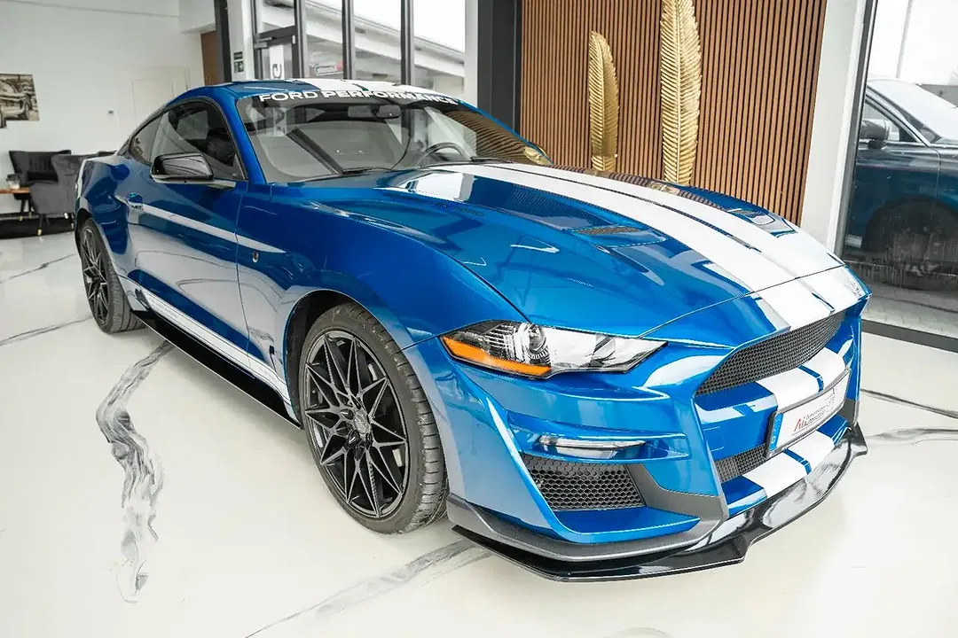 Ford Mustang - Thumbnail 3