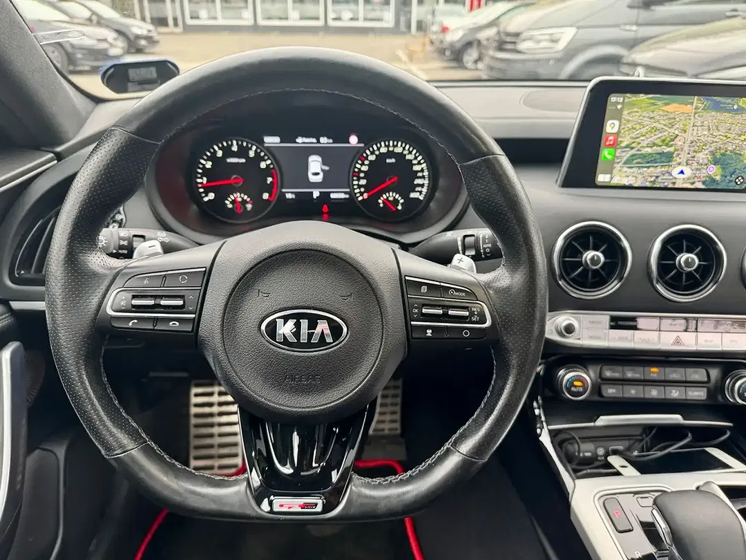 Kia Stinger - Thumbnail 12