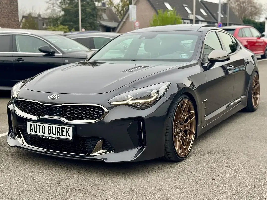Kia Stinger - Thumbnail 2