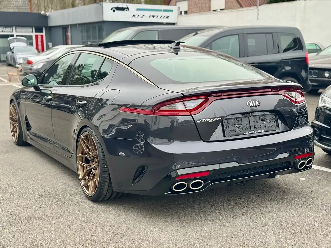 Kia Stinger - Thumbnail 4