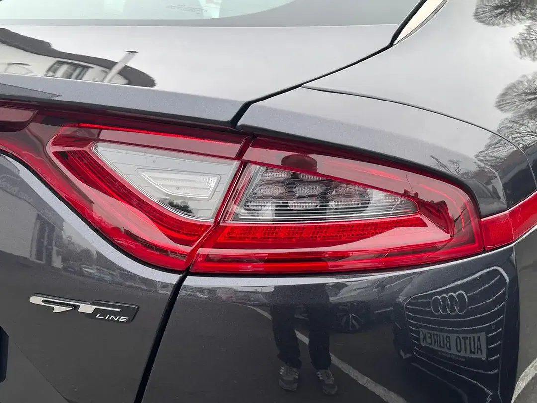 Kia Stinger - Thumbnail 8